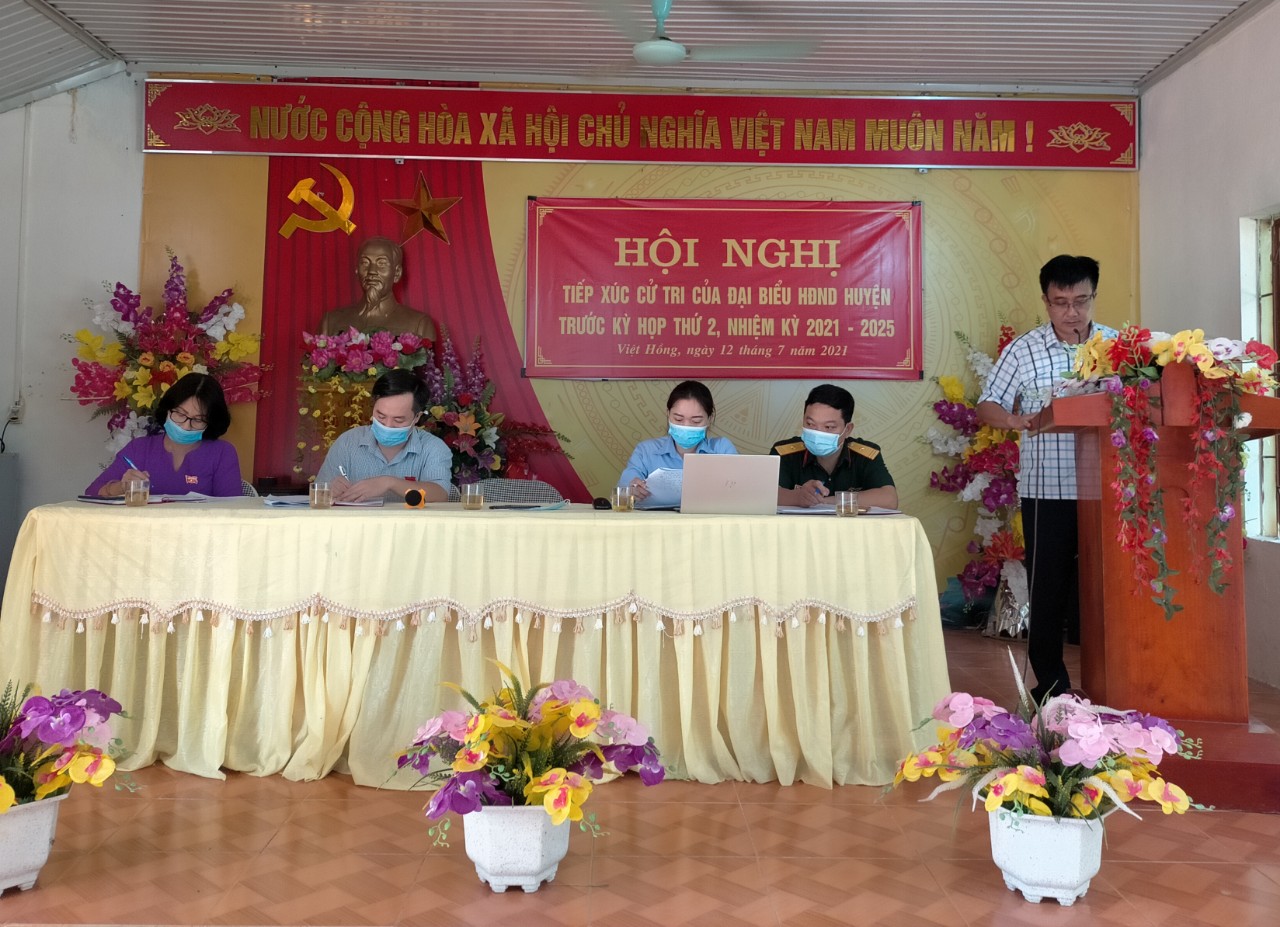 Tổ đại biểu số 6 HĐND huyện tiếp xúc cử tri trước kỳ họp  tại xã Việt Hồng