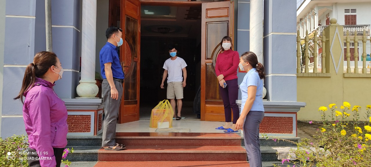 Công đoàn cơ sở xã Việt Hồng thăm  hỏi và động viên đoàn viên Công đoàn nhiễm Covid -19