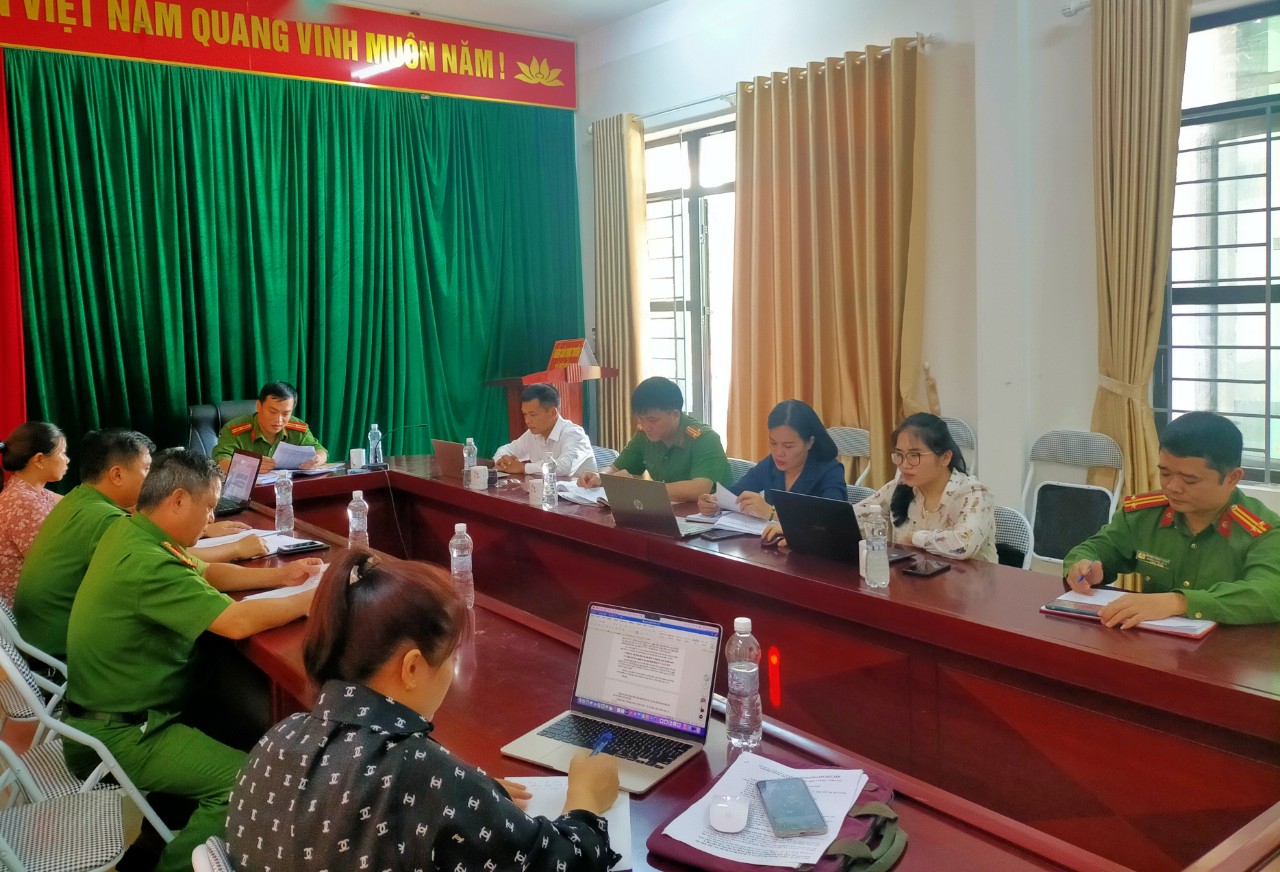 Chi bộ Công an xã Việt Hồng tổ chức sinh hoạt định kỳ 