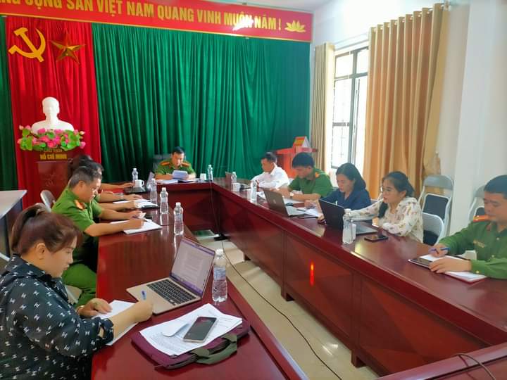 Công an xã Việt Hồng tổ chức sinh hoạt chi bộ định kỳ
