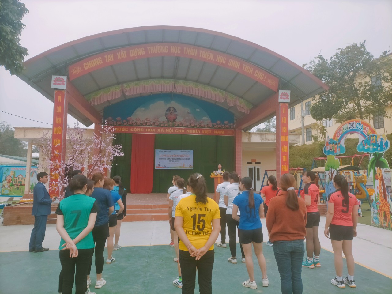 Xã Việt Hồng tổ chức các hoạt động thể thao chào mừng ngày thành lập Đảng CSVN