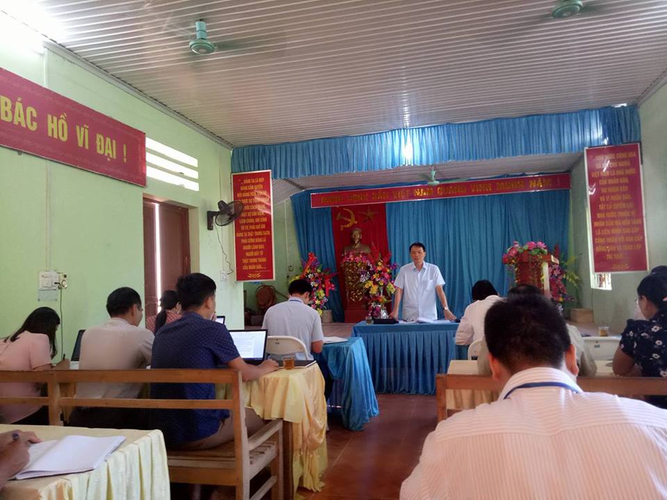 Bí thư Huyện ủy Bắc Quang Trần Văn Hòa kiểm tra kết quả thực hiện nhiệm vụ 6 tháng đầu năm, phương hướng nhiệm vụ 6 tháng cuối năm 2018 tại Đảng bộ xã Việt Hồng