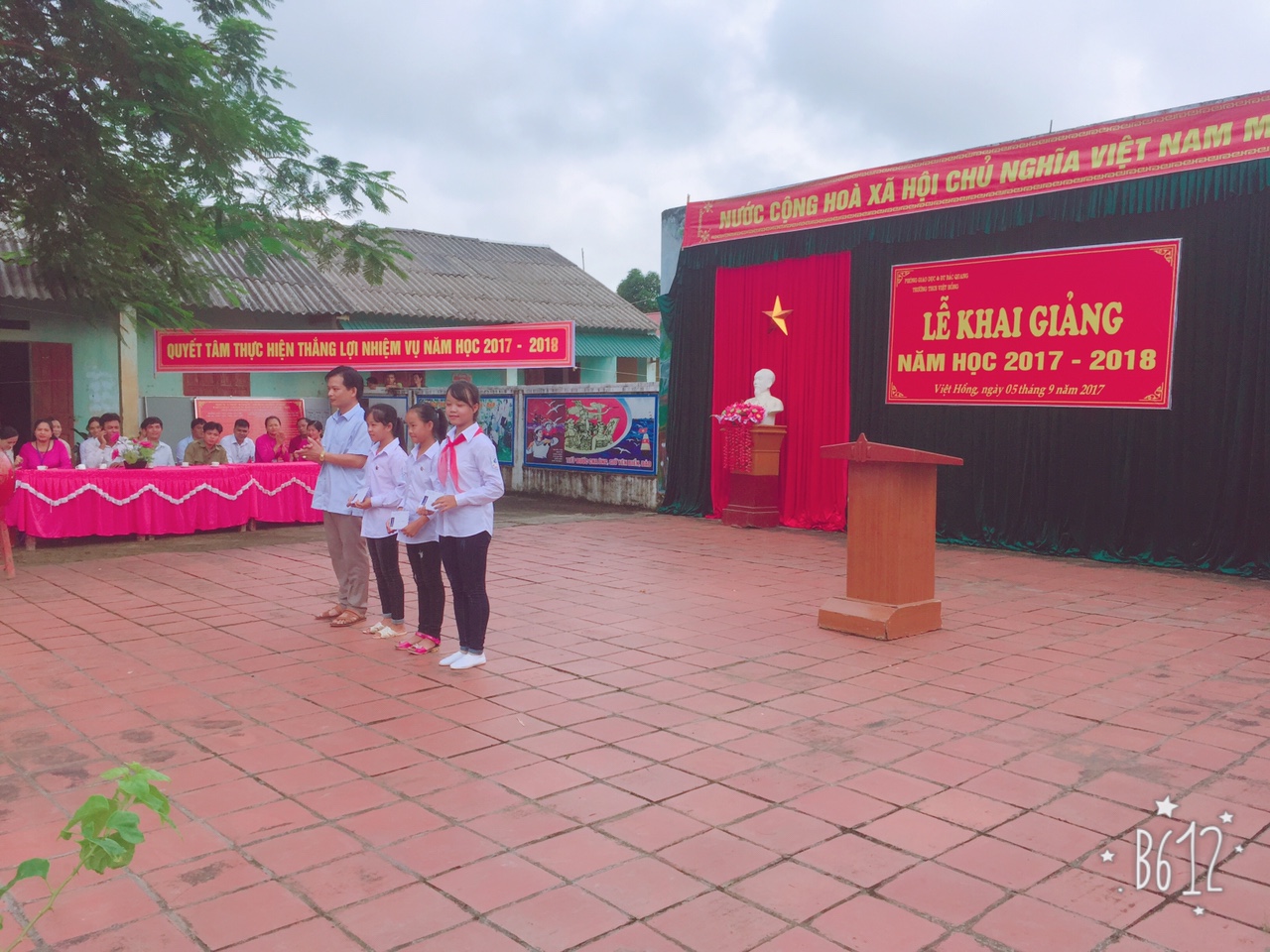 Lễ khai giảng Trung học cơ sở Việt Hồng năm học 2017 - 2018.