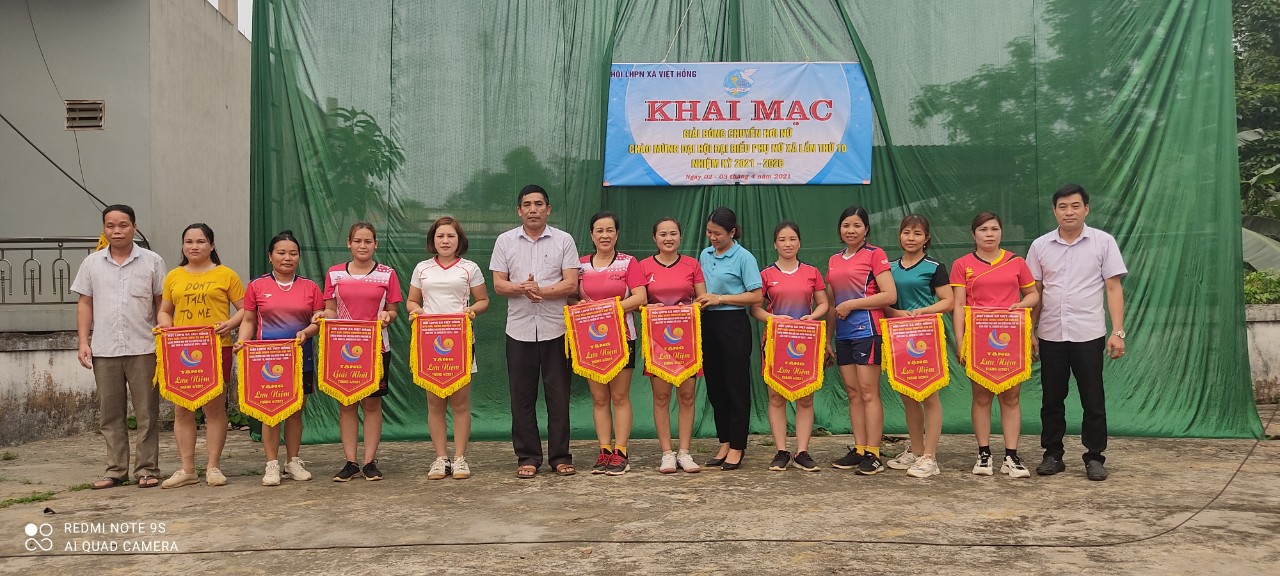 Chiều ngày 02-03/4, Hội LHPN xã Việt Hồng tổ chức giải bóng chuyền hơi nữ chào mừng Đại hội Phụ nữ lần thứ 10, nhiệm kỳ 2021-2026.